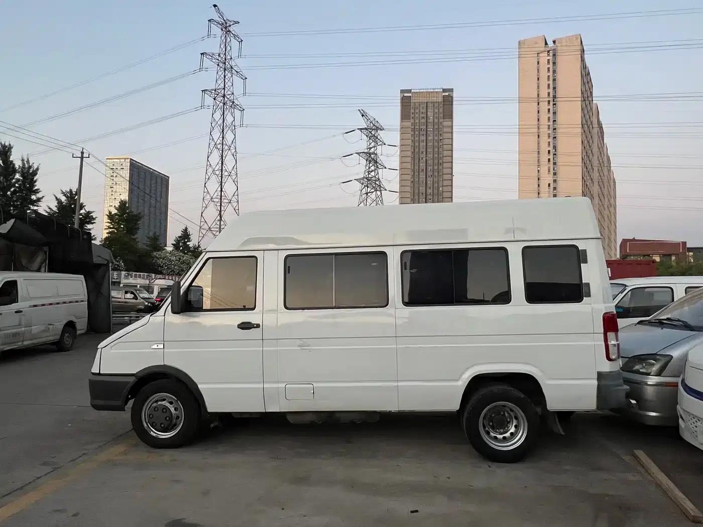 Iveco DeYi 2022 2.5T A37 M1 Bus, 5-9 Seats, Long Wheelbase, Mid-Roof, Dual Tires, Side Sliding Door — миниатюра 9