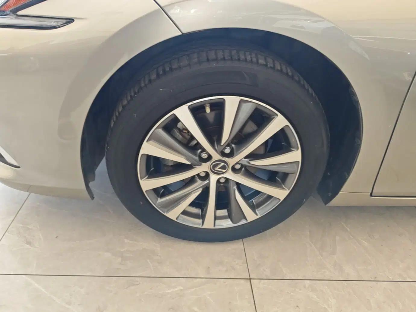 Lexus ES 2020 200 Excellence Edition — миниатюра 10