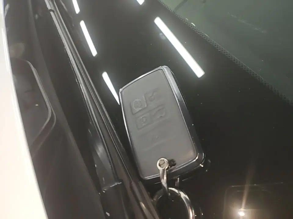 Land Rover Range Evoque 2021 Range Rover L 249 PS R-Dynamic SE Luxury Edition — миниатюра 28