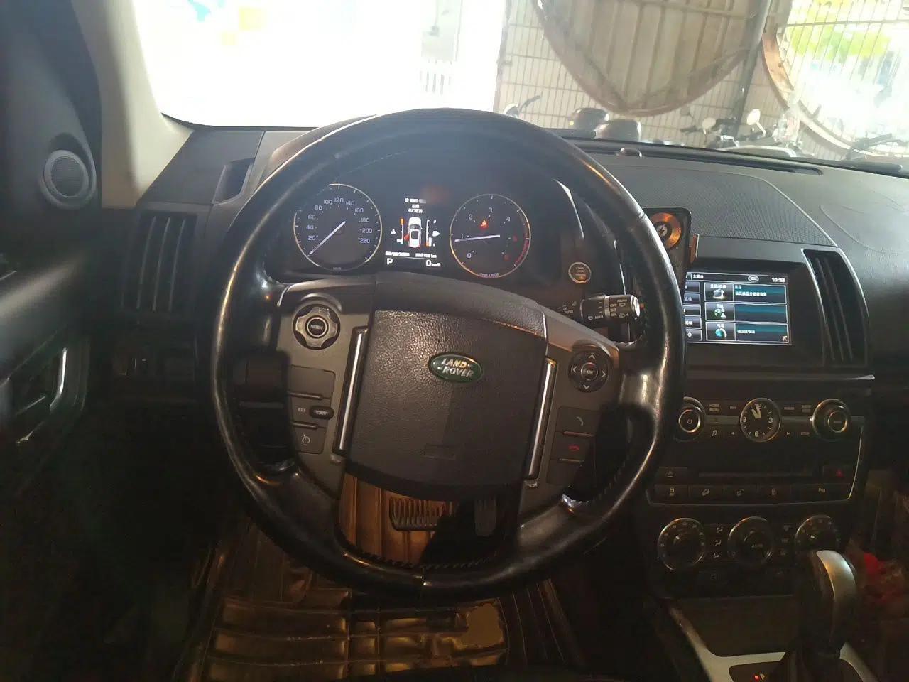 Land Rover Freelander 2 2013 2.2T SD4 SE Diesel Edition — миниатюра 10