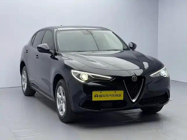 2017 Stelvio 2.0T 200HP Elite Edition — миниатюра 3