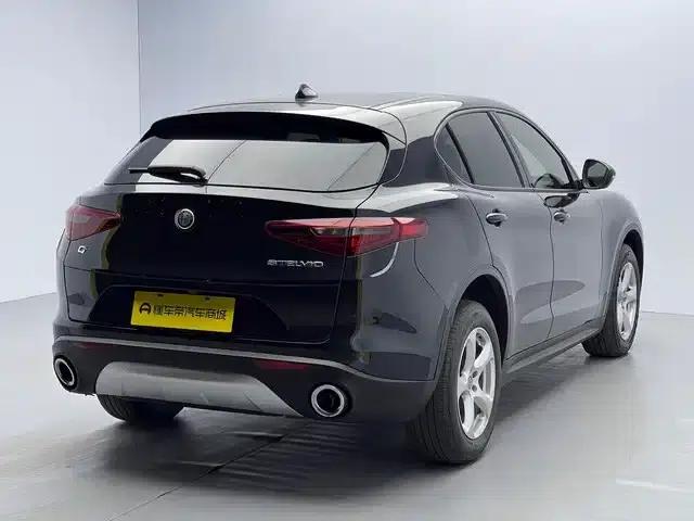 2017 Stelvio 2.0T 200HP Elite Edition — миниатюра 4