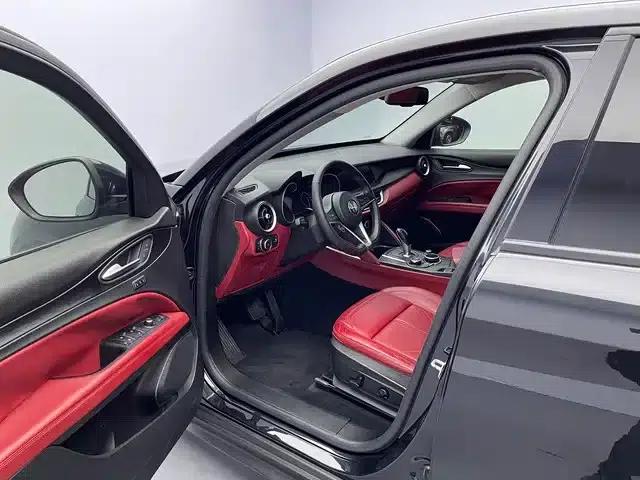 2017 Stelvio 2.0T 200HP Elite Edition — миниатюра 8