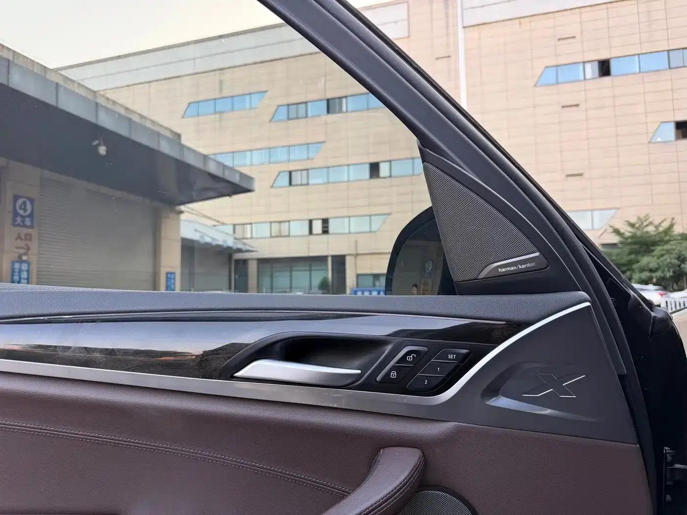 BMW X3 2021 xDrive30i Leading M Sport Package — миниатюра 8