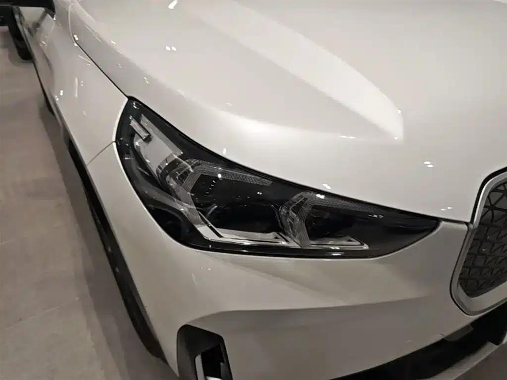 BMW iX1 2023 xDrive30L X Design Package — миниатюра 13