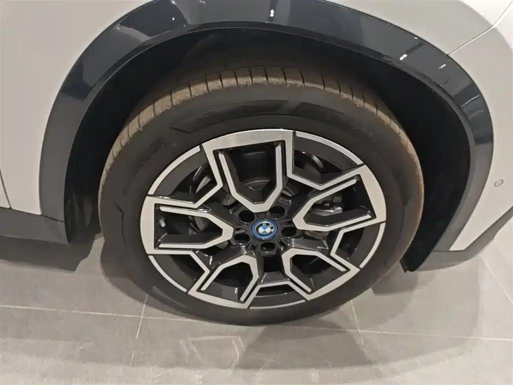 BMW iX1 2023 xDrive30L X Design Package — миниатюра 14