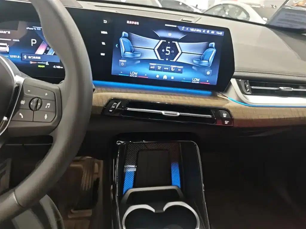 BMW iX1 2023 xDrive30L X Design Package — миниатюра 20