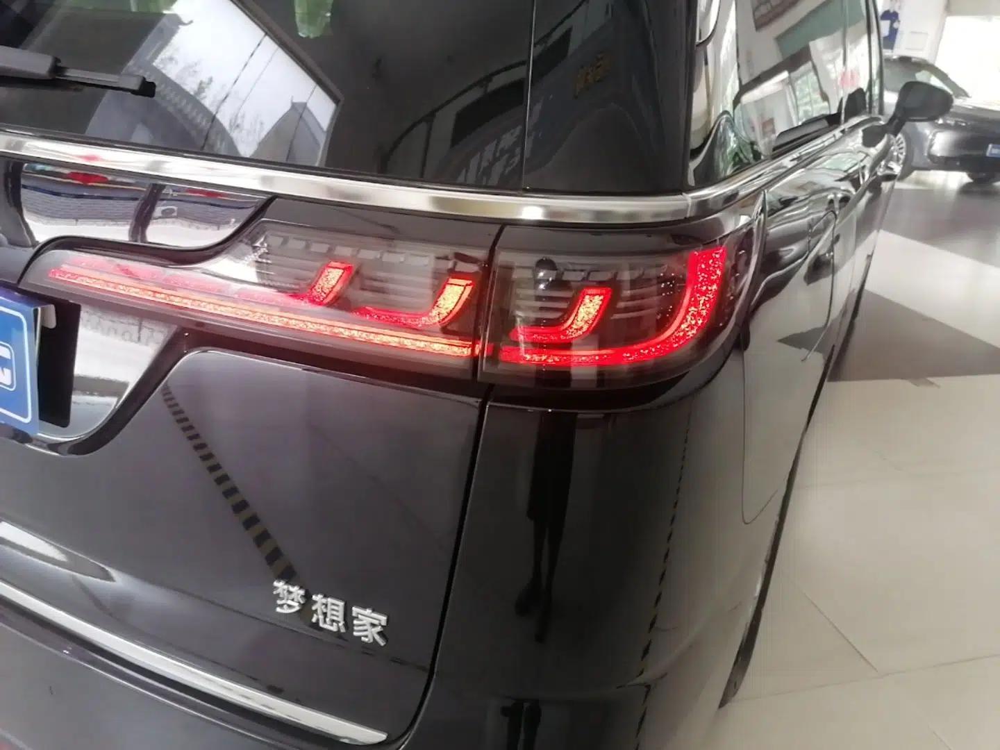 VOYAH Dream 2024 PHEV Ultra-Long Range Flagship Edition — миниатюра 9