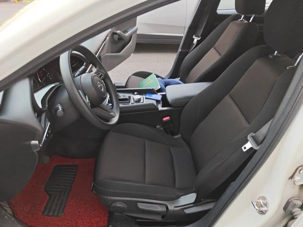 Mazda 3 Axela 2020 1.5L Automatic ZhiMei Edition — миниатюра 15
