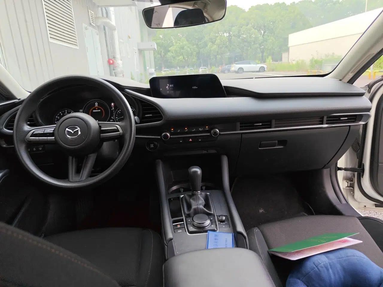 Mazda 3 Axela 2020 1.5L Automatic ZhiMei Edition — миниатюра 9