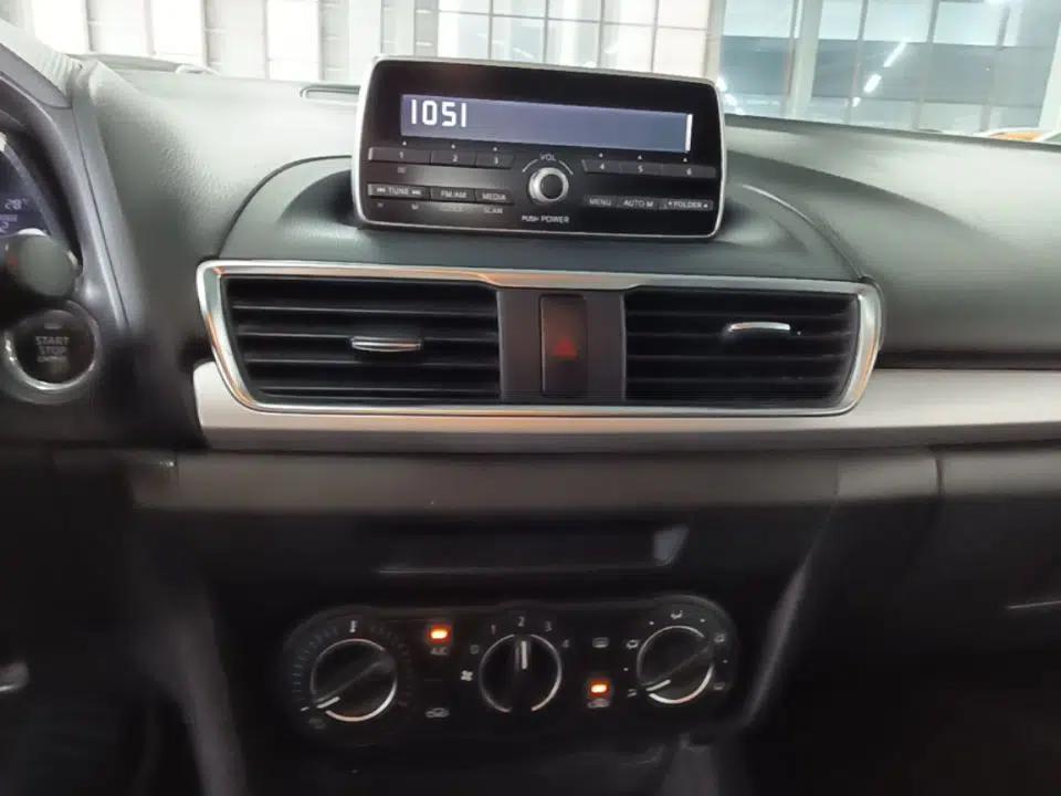 Mazda 3 Axela 2016 Sedan 1.5L Automatic Comfort Model — миниатюра 22