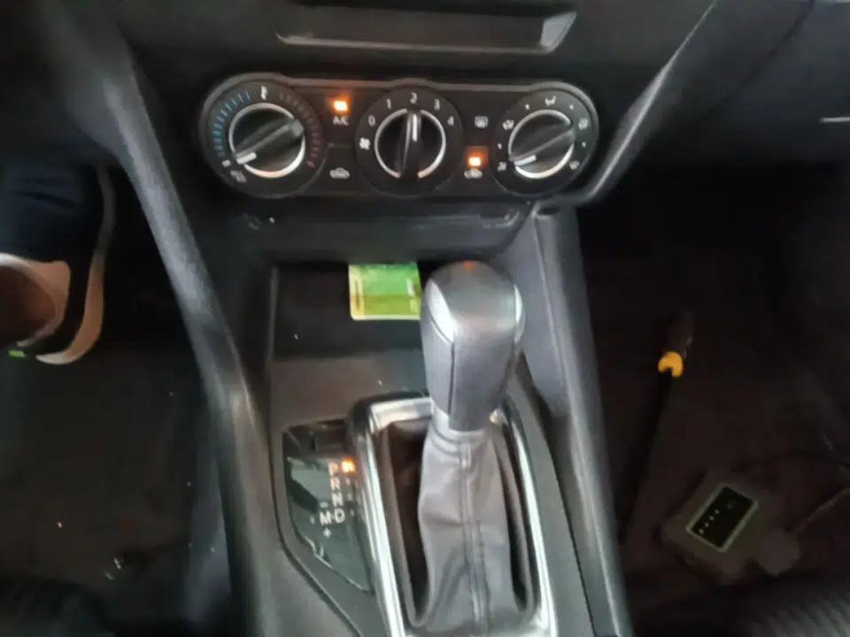 Mazda 3 Axela 2016 Sedan 1.5L Automatic Comfort Model — миниатюра 23