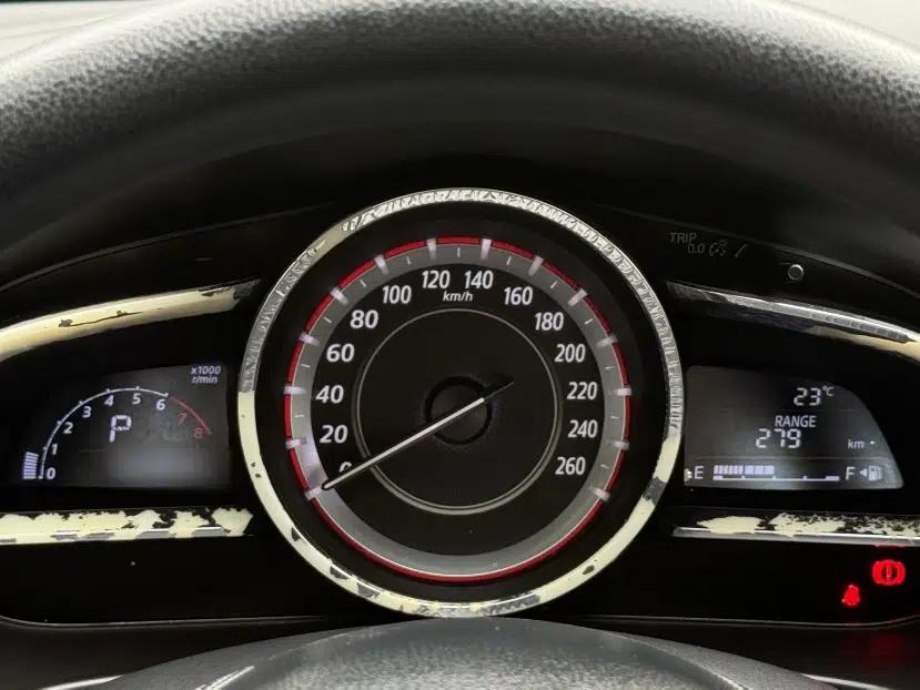 Mazda 3 Axela 2016 Sedan 1.5L Automatic Comfort Model — миниатюра 33