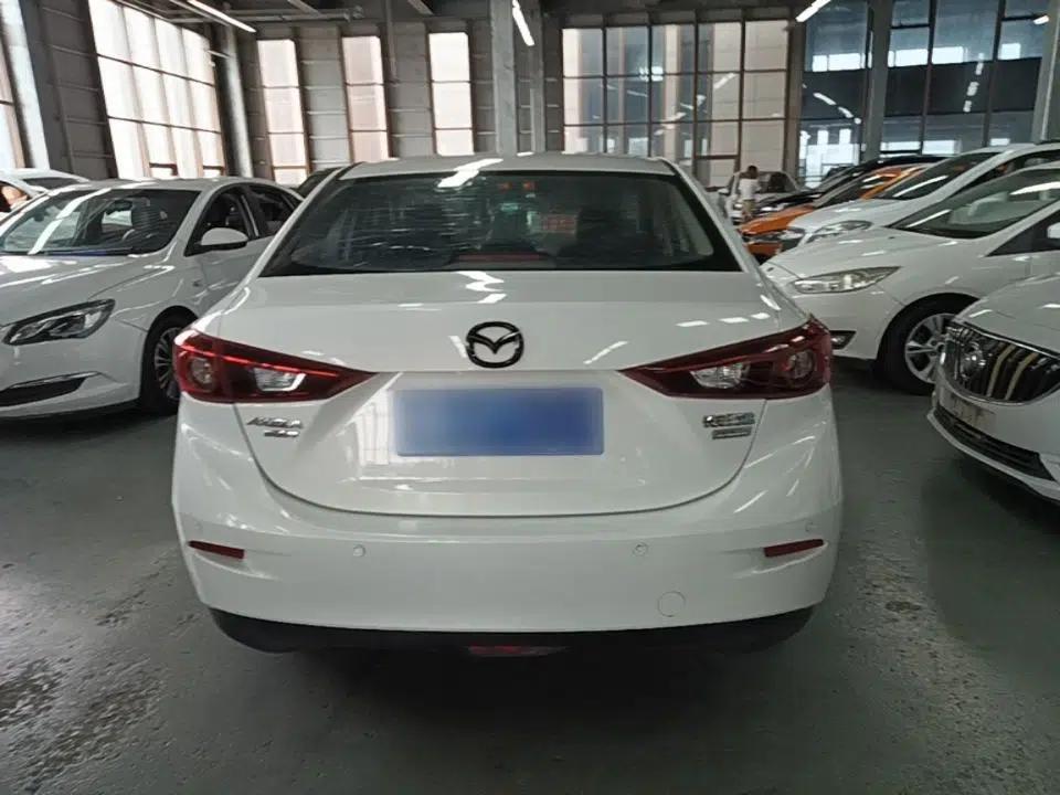 Mazda 3 Axela 2016 Sedan 1.5L Automatic Comfort Model — миниатюра 5