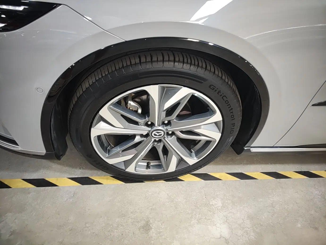Mazda EZ-6 2024 Range-Extended 200 Zhiya Edition — миниатюра 10
