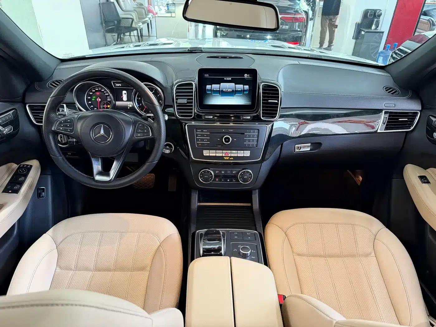 2018 Mercedes-Benz GLS 450 US Spec — миниатюра 7