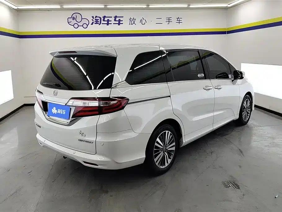 2018 Odyssey 2.4L Luxury Edition — миниатюра 3