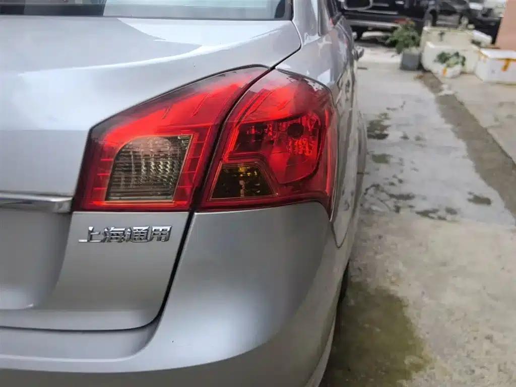 Buick Excelle 2015 1.5L Manual Classic — миниатюра 8