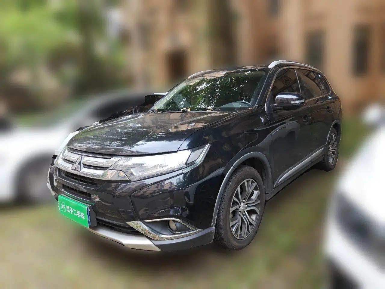 Mitsubishi Outlander 2018 2.0L Two-Wheel Drive Glory Edition 5 Seats — миниатюра 1