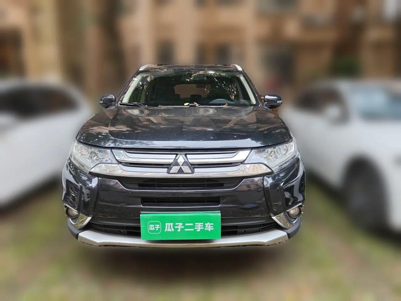 Mitsubishi Outlander 2018 2.0L Two-Wheel Drive Glory Edition 5 Seats — миниатюра 2