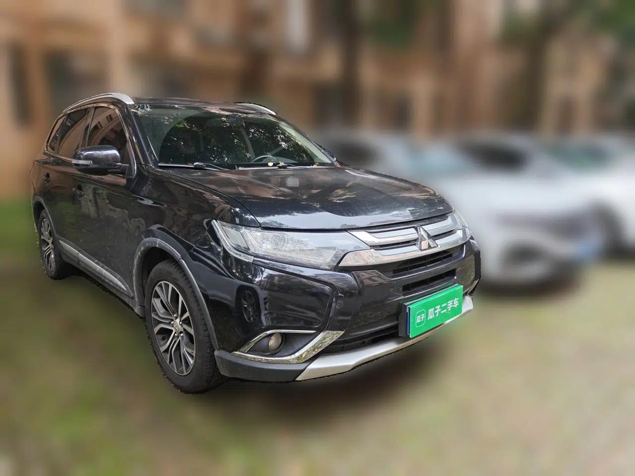 Mitsubishi Outlander 2018 2.0L Two-Wheel Drive Glory Edition 5 Seats — миниатюра 3