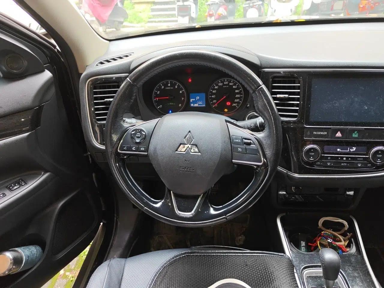 Mitsubishi Outlander 2018 2.0L Two-Wheel Drive Glory Edition 5 Seats — миниатюра 10
