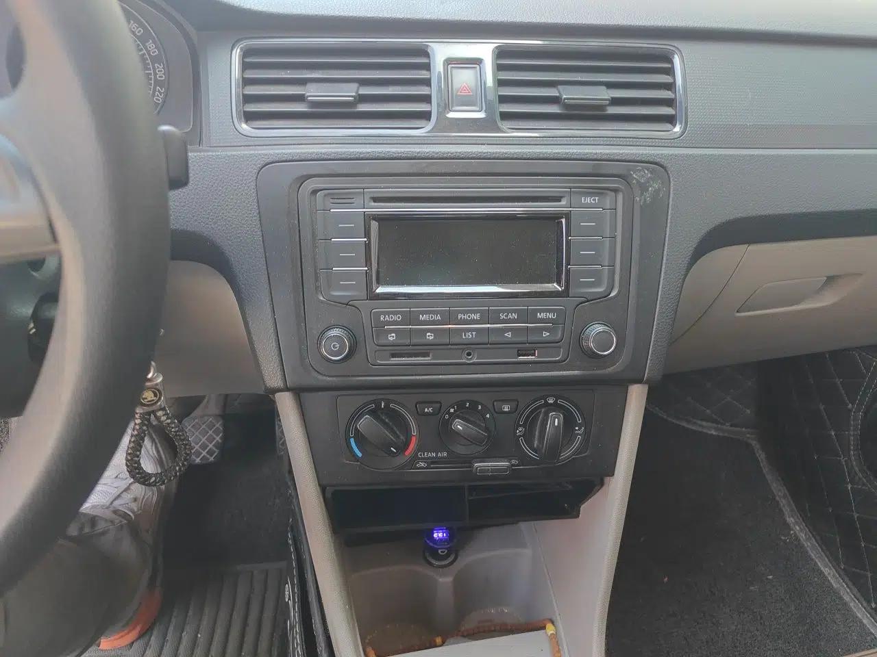 Skoda Rapid 2016 1.4L Manual Front-Wheel Drive Model — миниатюра 13