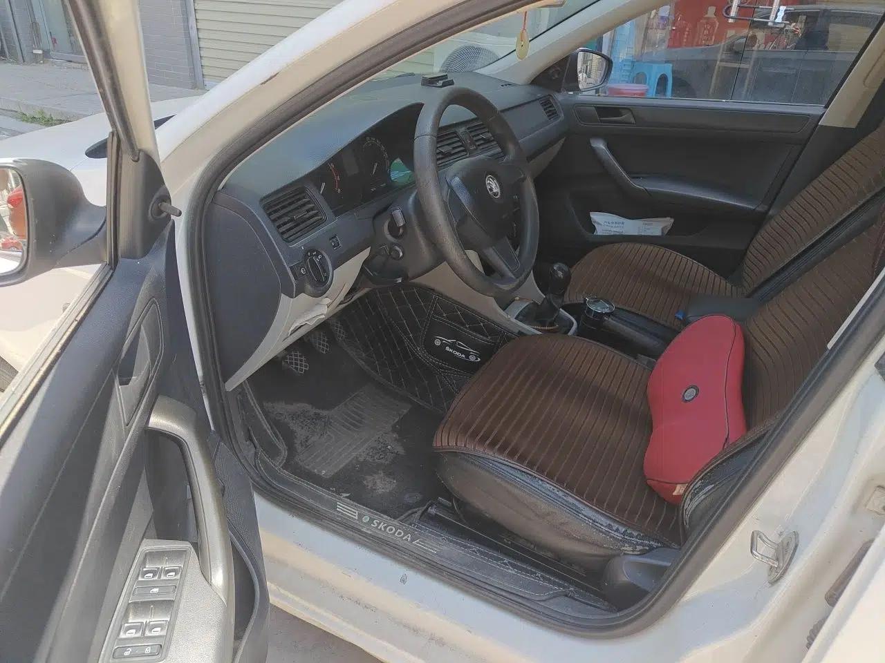 Skoda Rapid 2016 1.4L Manual Front-Wheel Drive Model — миниатюра 16