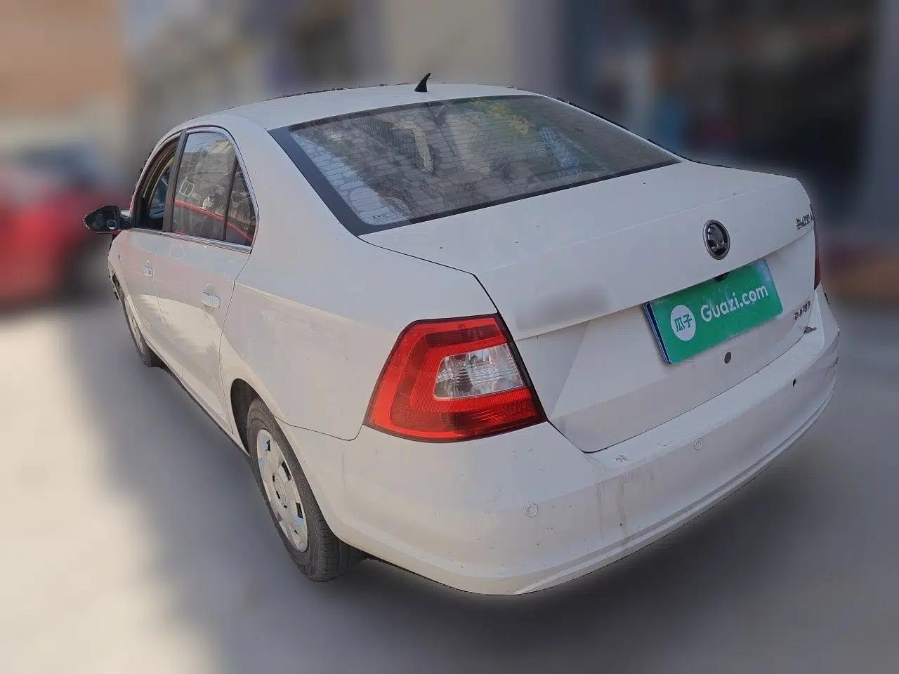 Skoda Rapid 2016 1.4L Manual Front-Wheel Drive Model — миниатюра 4