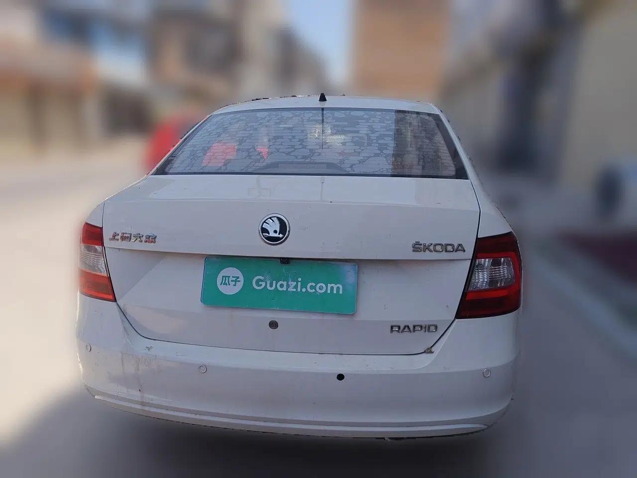 Skoda Rapid 2016 1.4L Manual Front-Wheel Drive Model — миниатюра 5