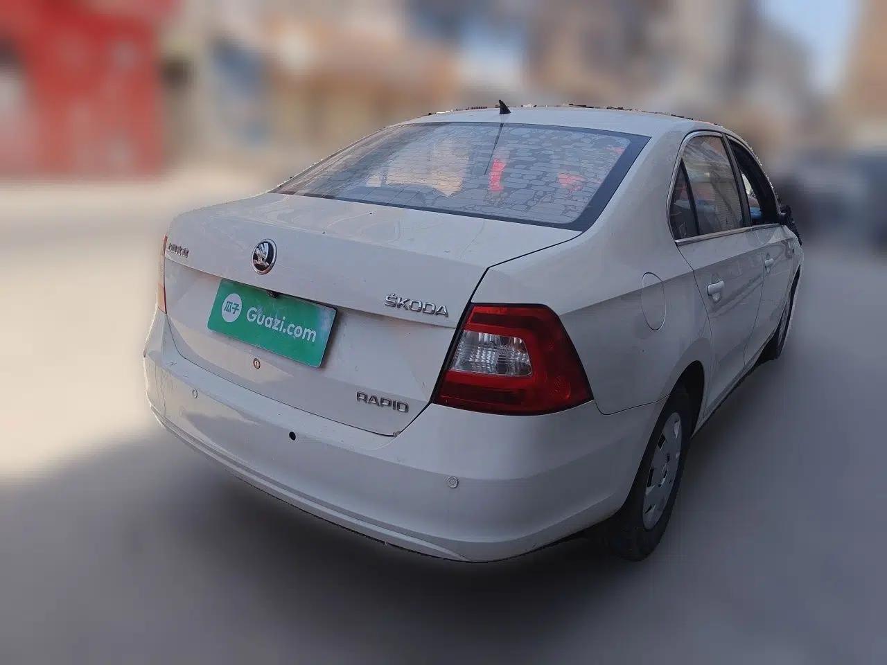 Skoda Rapid 2016 1.4L Manual Front-Wheel Drive Model — миниатюра 6