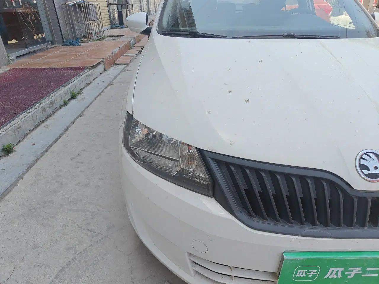 Skoda Rapid 2016 1.4L Manual Front-Wheel Drive Model — миниатюра 7