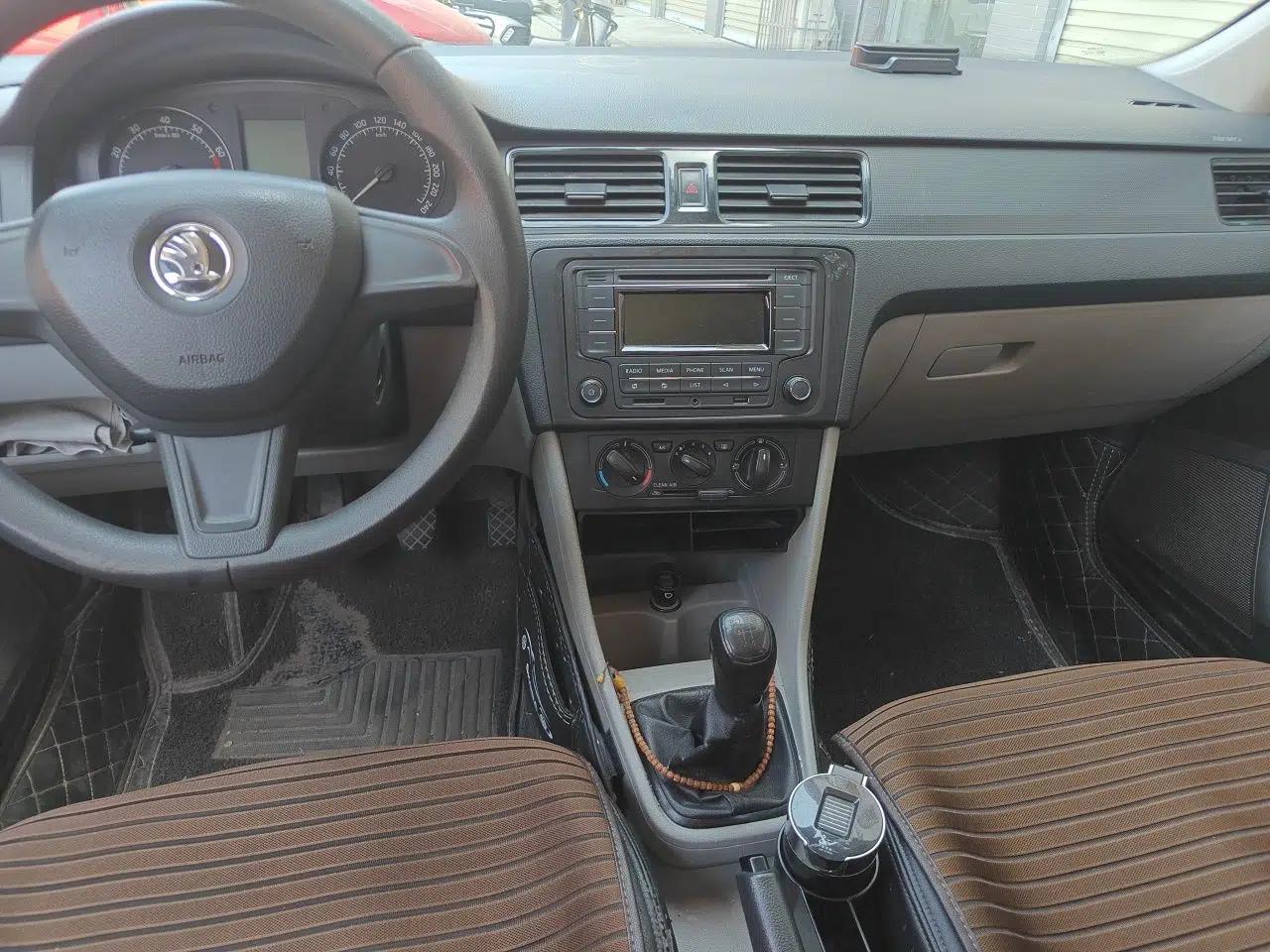 Skoda Rapid 2016 1.4L Manual Front-Wheel Drive Model — миниатюра 9