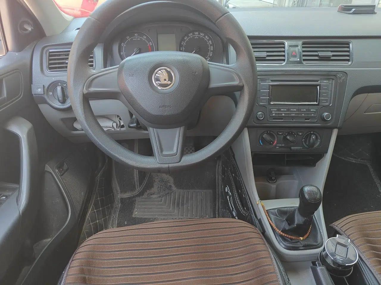 Skoda Rapid 2016 1.4L Manual Front-Wheel Drive Model — миниатюра 10