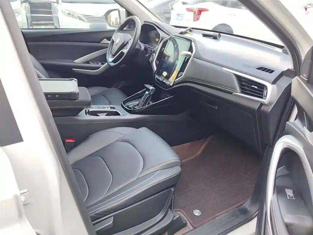 Baojun 530 2020 1.5T CVT Premium Connected Edition 7-seater — миниатюра 25