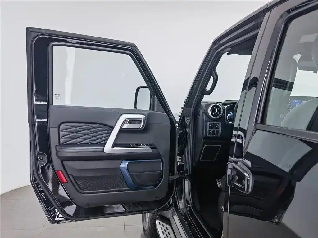 Beijing BJ40 2023 2.0T Automatic 4WD City Hunter Edition (Hero Model) — миниатюра 8