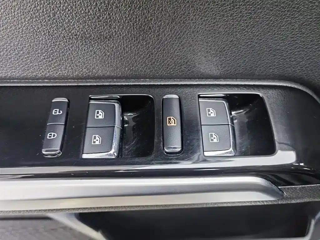 Beijing BJ40 2023 2.0T Automatic 4WD City Hunter Edition (Hero Model) — миниатюра 9