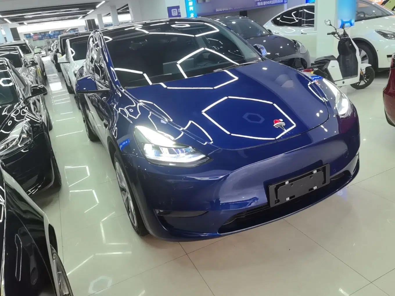 Tesla Model Y 2021 Standard Range Rear-Wheel Drive Version — миниатюра 3