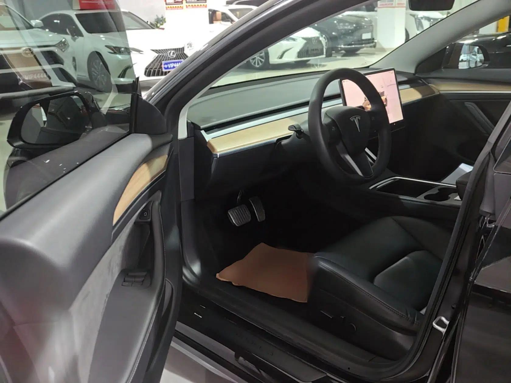 Tesla Model 3 2022 Rear-Wheel-Drive Version — миниатюра 18