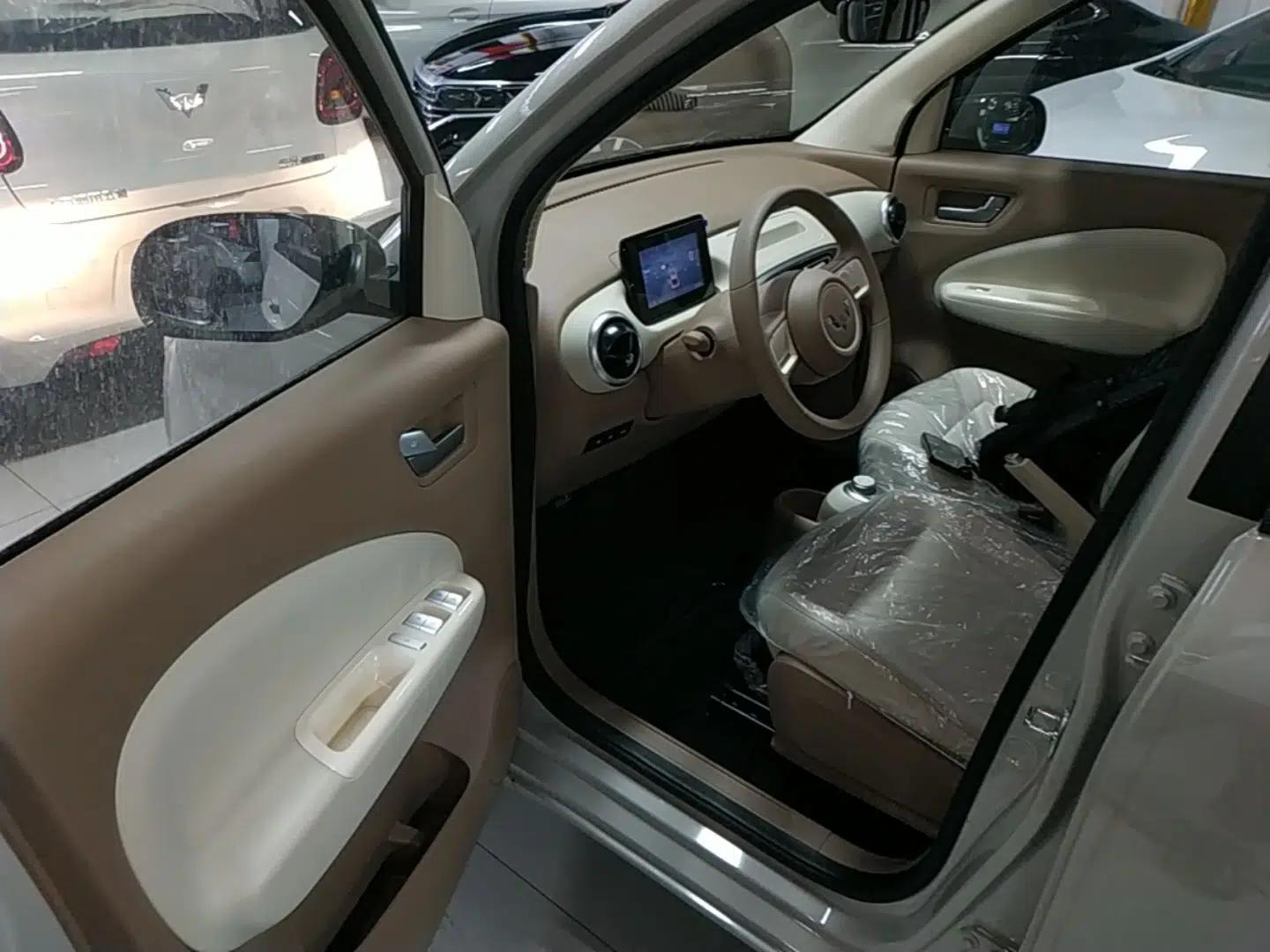 Wuling Hongguang MINIEV 2025 Four-Door Version Advanced Edition — миниатюра 18