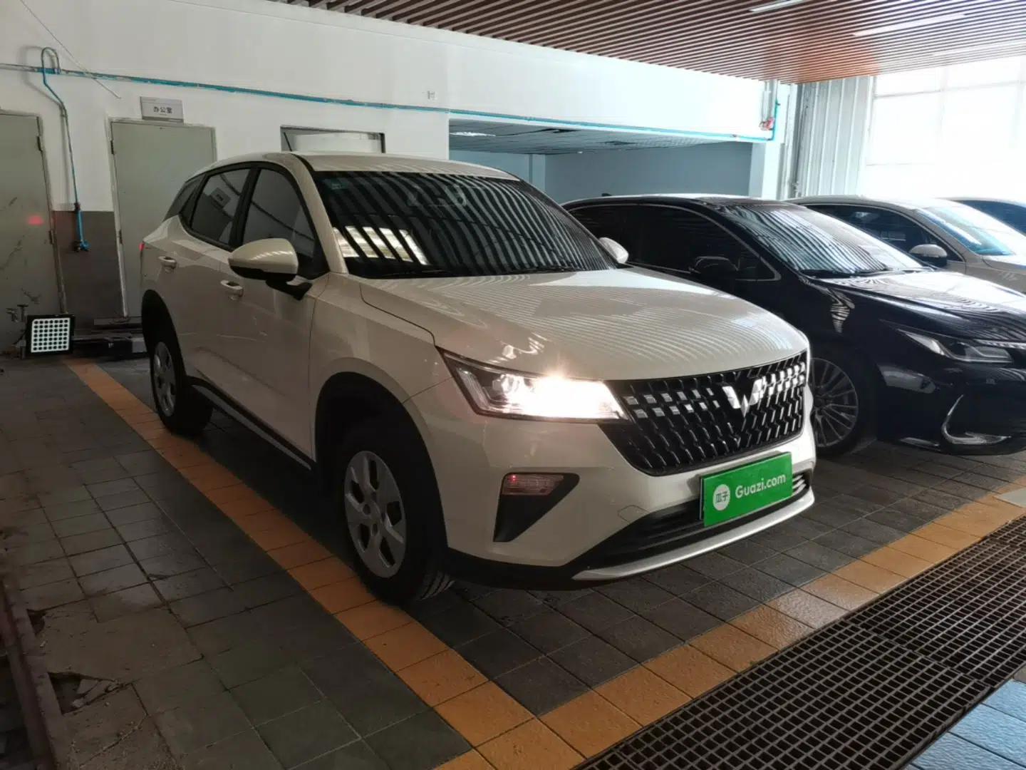 Wuling Alvez 2022 1.5L Manual Free-Style Model — миниатюра 3