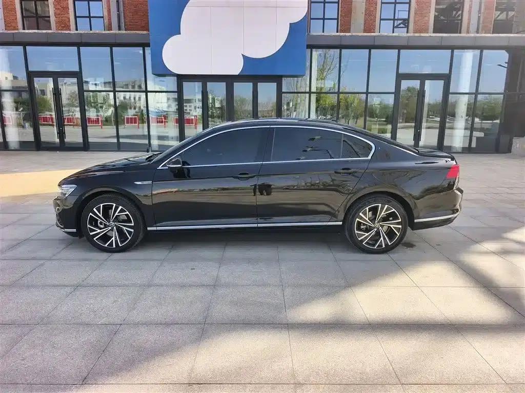 2020 Volkswagen Passat 330TSI DSG Luxury — миниатюра 4
