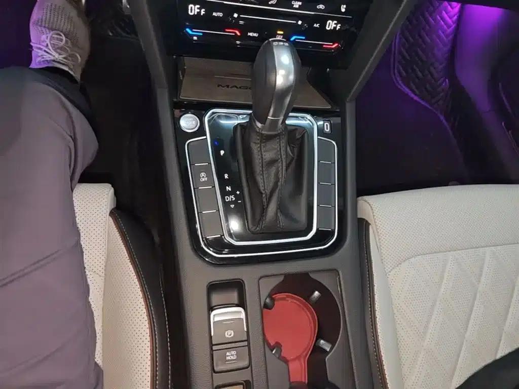 2024 Volkswagen Magotan 330TSI DSG Luxury Edition (2 Million Units Limited Edition) — миниатюра 14