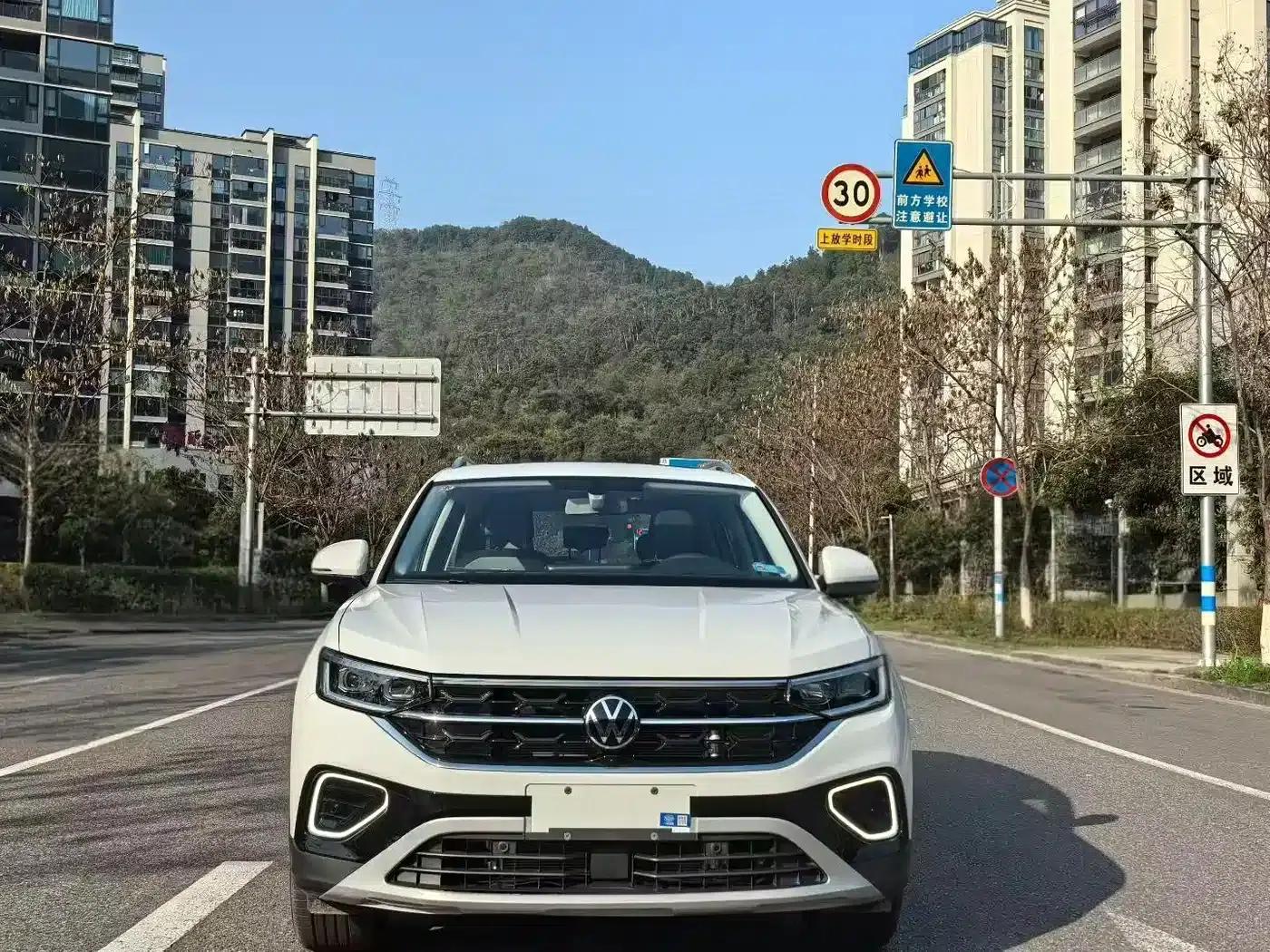 Tayron 2026 Model 30 Million Unit Selection Edition 300TSI — миниатюра 1
