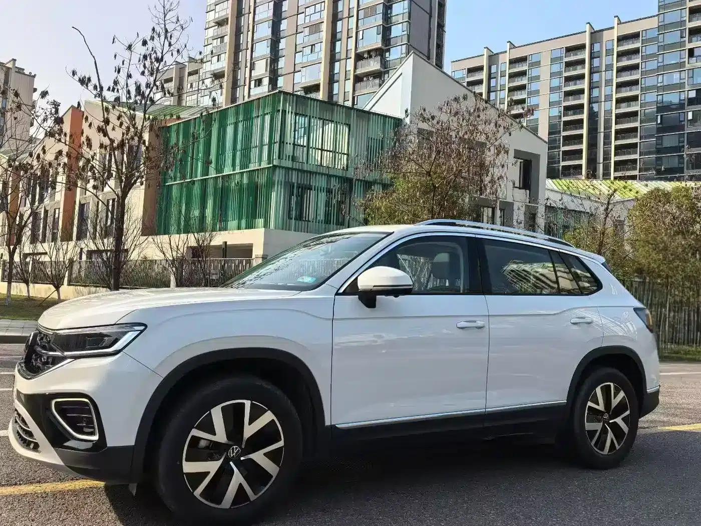 Tayron 2026 Model 30 Million Unit Selection Edition 300TSI — миниатюра 2