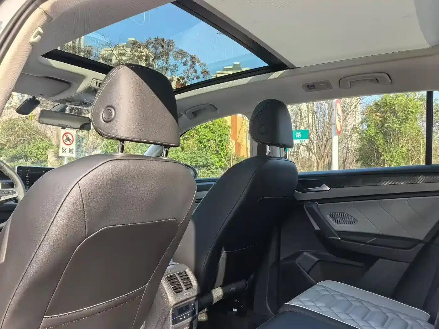 Tayron 2026 Model 30 Million Unit Selection Edition 300TSI — миниатюра 6