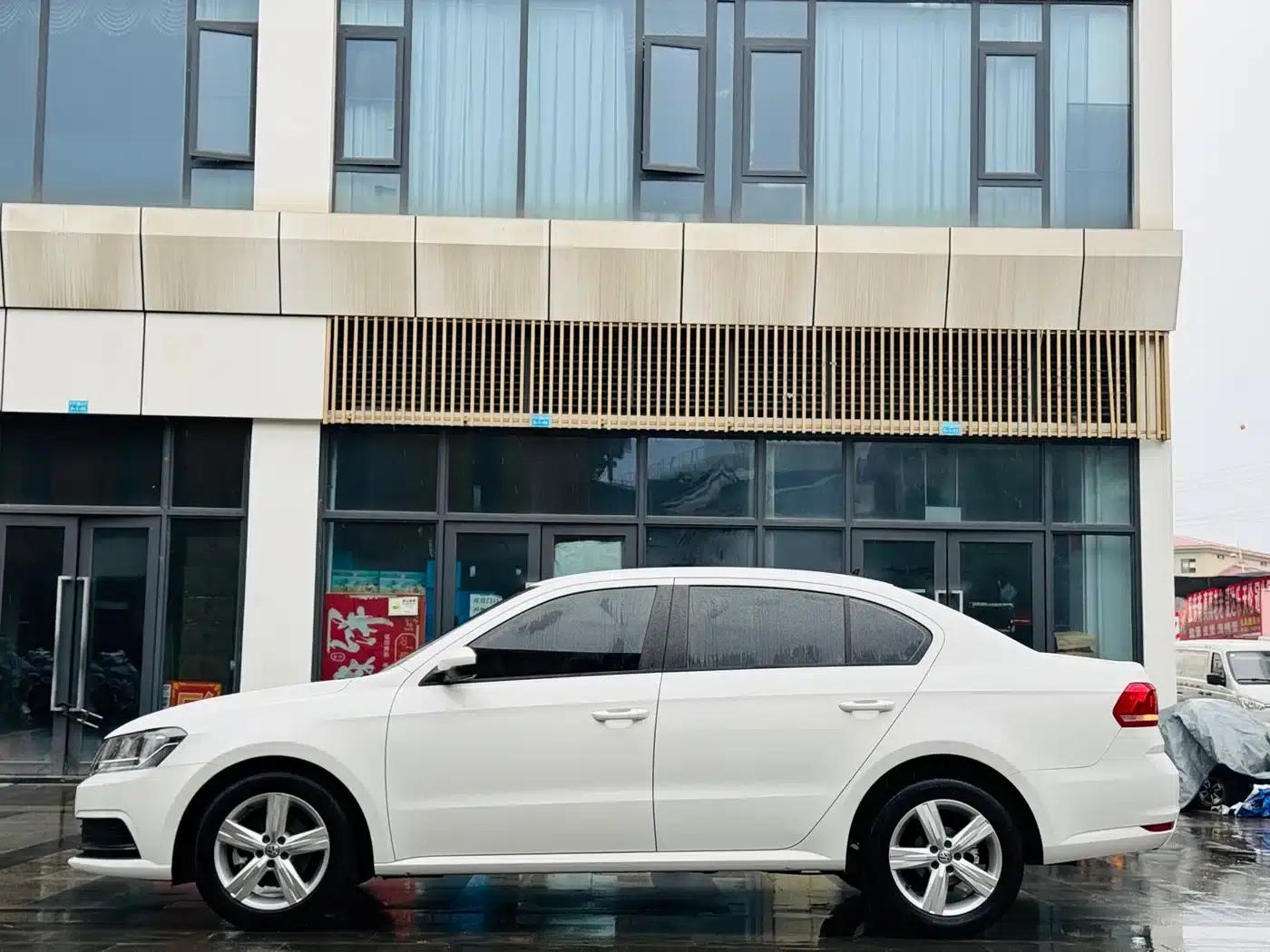2017 Volkswagen Lavida 1.6L Automatic Fashion Edition — миниатюра 4