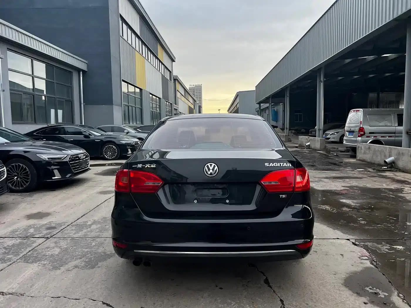 2014 Volkswagen Sagitar Facelift 1.4TSI Automatic Luxury — миниатюра 13