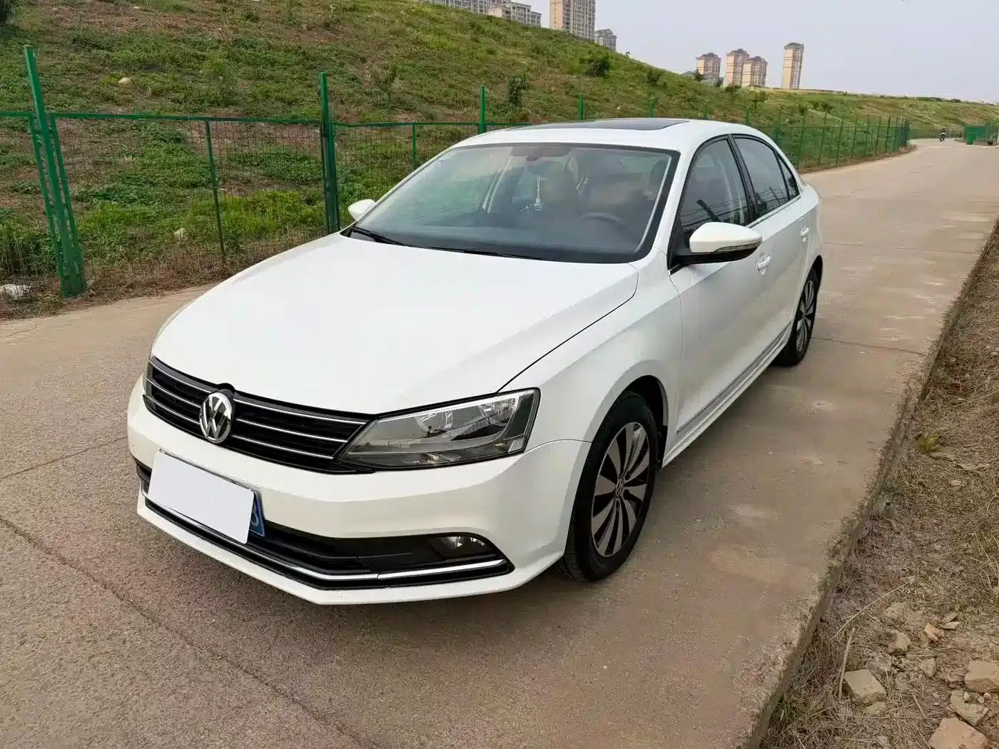 2018 Volkswagen Sagitar 1.6L Automatic Comfort Model — миниатюра 1