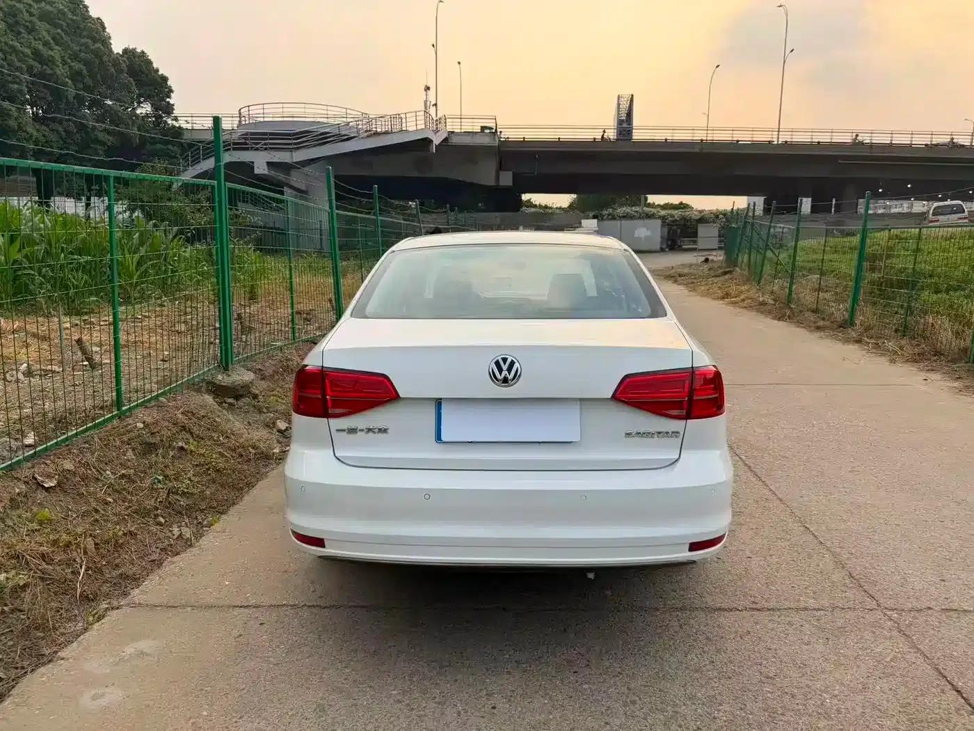 2018 Volkswagen Sagitar 1.6L Automatic Comfort Model — миниатюра 11